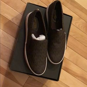 Michael Kors Slip-on ( Brand New)